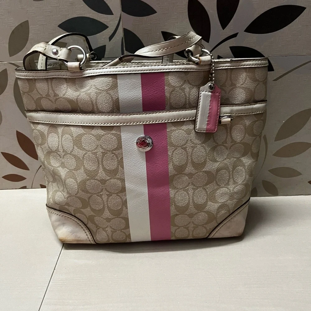 Authentic coach - Picture 1 of 6